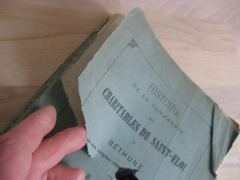 Histoire de la confrérie des charitables de Saint-Éloi de Béthune. Histoire de la confrérie des charitables de Saint-Éloi de Béthune.