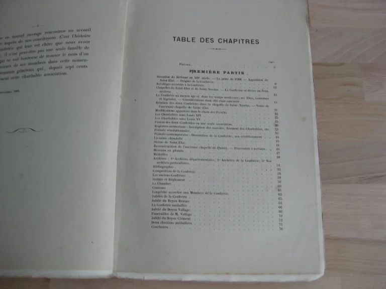Histoire de la confrérie des charitables de Saint-Éloi de Béthune. Histoire de la confrérie des charitables de Saint-Éloi de Béthune.