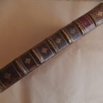 Le Roy d’armes. Ou L’art de bien former, charger, briser, timbrer, parer, expliquer et blasonner les armoiries