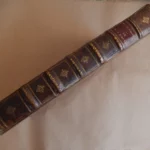 Le Roy d’armes. Ou L’art de bien former, charger, briser, timbrer, parer, expliquer et blasonner les armoiries Le Roy d’armes. Ou L’art de bien former, charger, briser, timbrer, parer, expliquer et blasonner les armoiries