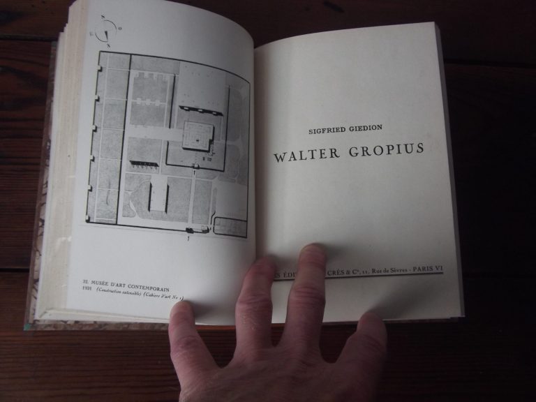 Mallet-Stevens / Le Corbusier et Pierre Jeanneret / Walter Gropius. Trois textes reliés en un volume