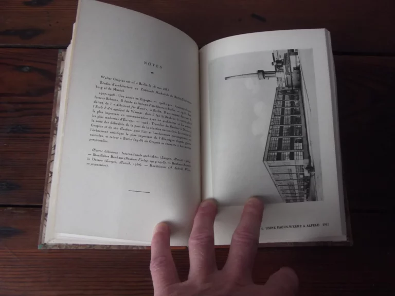 Mallet-Stevens / Le Corbusier et Pierre Jeanneret / Walter Gropius. Trois textes reliés en un volume