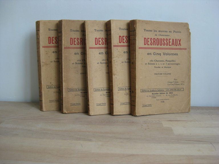 Toutes les œuvres en patois du chansonnier Desrousseaux en cinq volumes.