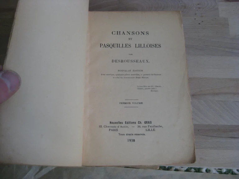 Toutes les œuvres en patois du chansonnier Desrousseaux en cinq volumes.