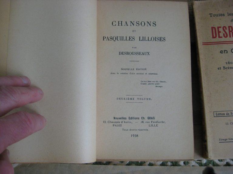 Toutes les œuvres en patois du chansonnier Desrousseaux en cinq volumes.