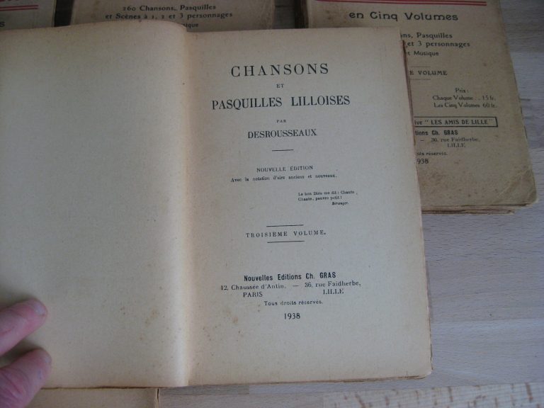Toutes les œuvres en patois du chansonnier Desrousseaux en cinq volumes.