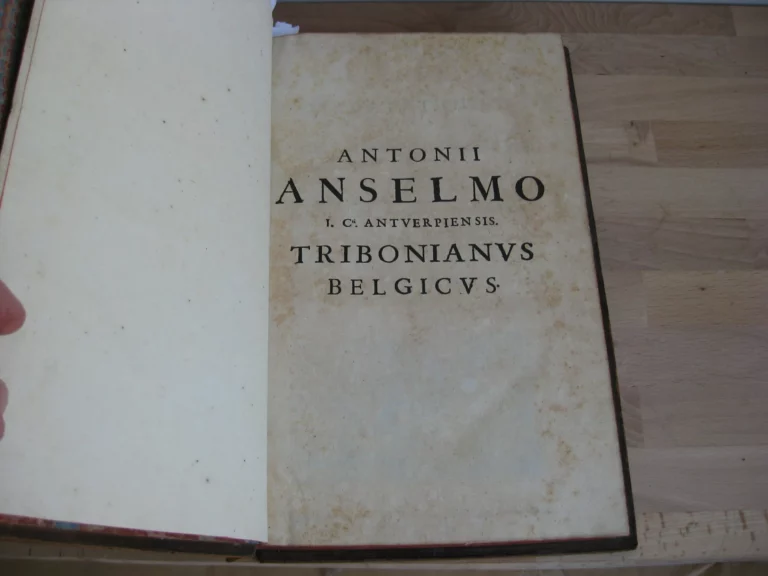 Tribonianus belgicus sive dissertationes ... Édition originale Tribonianus belgicus sive dissertationes ... Édition originale