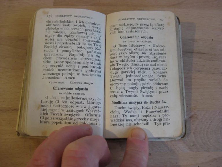 Livre polonais de prières dont Modlitwy  do spowiedzy sw