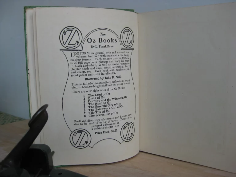 The Scarecrow of OZ - L. Frank Baum / John R. Neill - Édition originale The Scarecrow of OZ - L. Frank Baum / John R. Neill - Édition originale