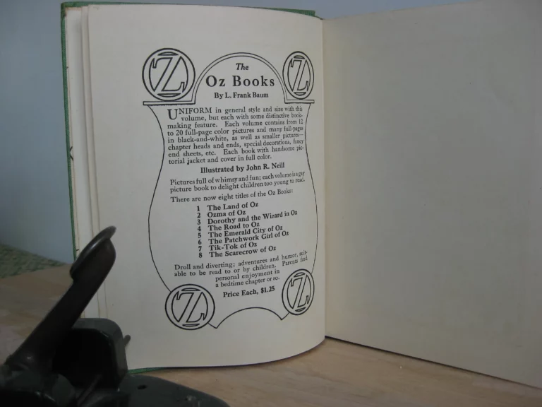 The Scarecrow of OZ - L. Frank Baum / John R. Neill - Édition originale The Scarecrow of OZ - L. Frank Baum / John R. Neill - Édition originale