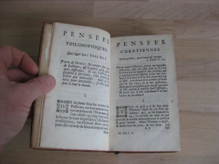 Pensées chrétiennes mises en parallèle, ou en opposition avec les Pensées Philosophies