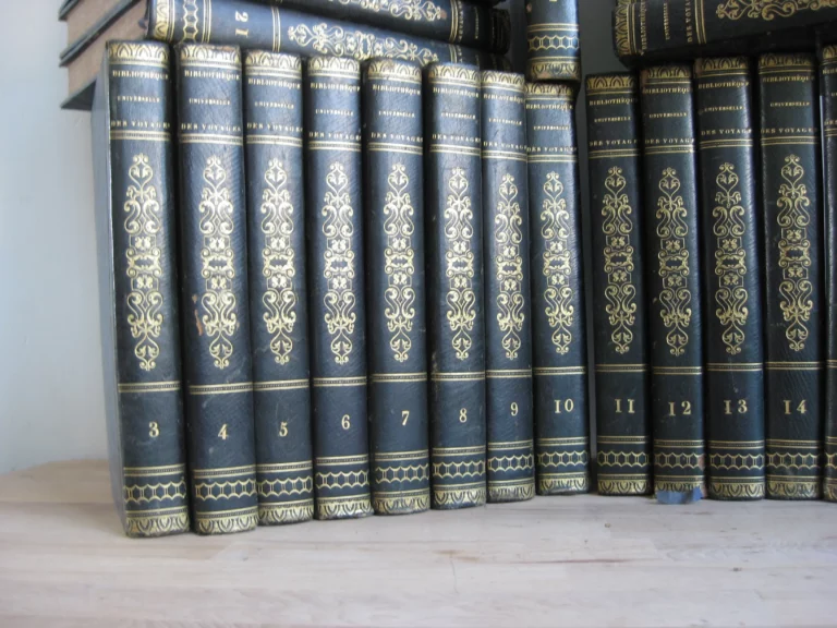 Bibliothèque universelle des voyages effectués par mer ou par terre