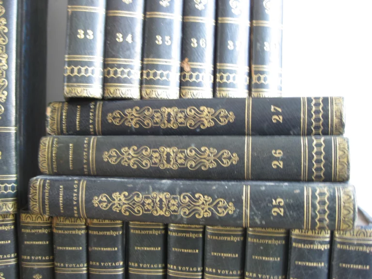 Bibliothèque universelle des voyages effectués par mer ou par terre