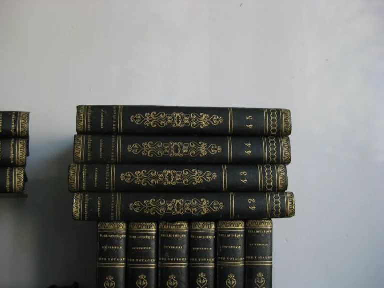 Bibliothèque universelle des voyages effectués par mer ou par terre