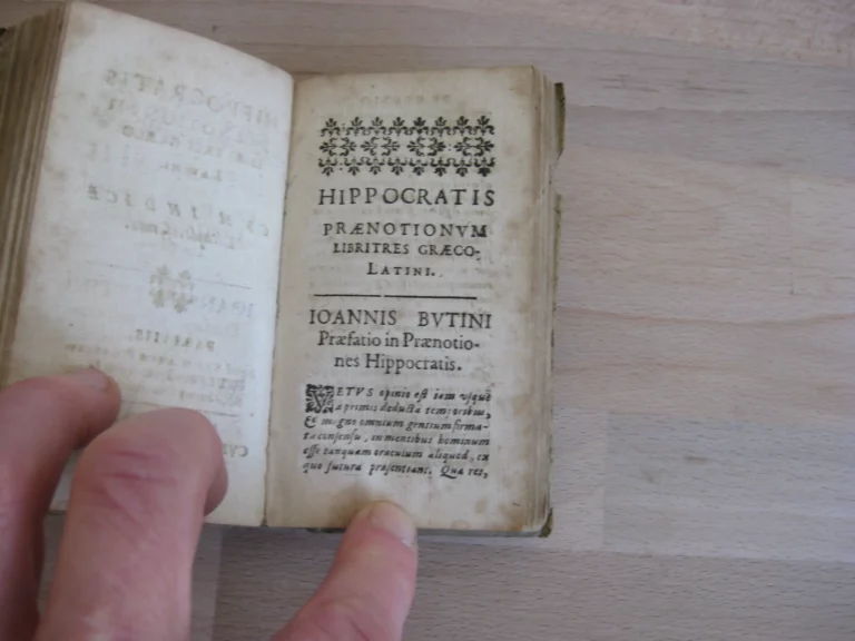 Hippocratis Aphorismi Graecoltini e Regione - Hippocrate et C. Celse Hippocratis Aphorismi Graecoltini e Regione - Hippocrate et C. Celse