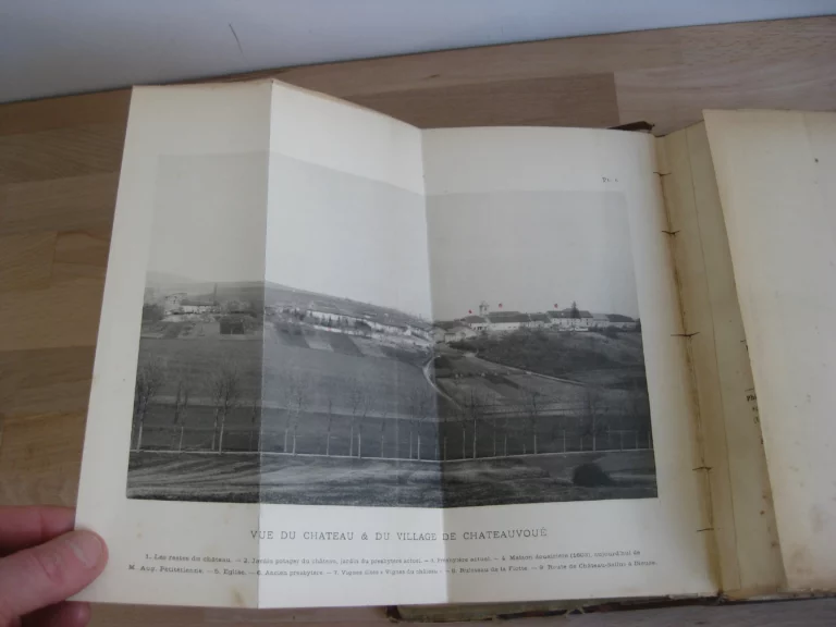 Les seigneurs de Chateauvoué 966-1793