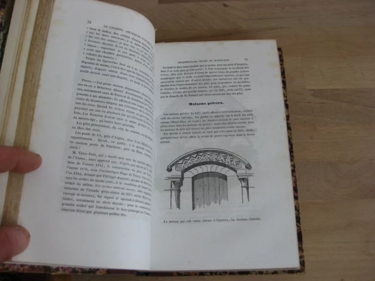 Abécédaire ou rudiment d’archéologie 2 tomes, M. de Caumont