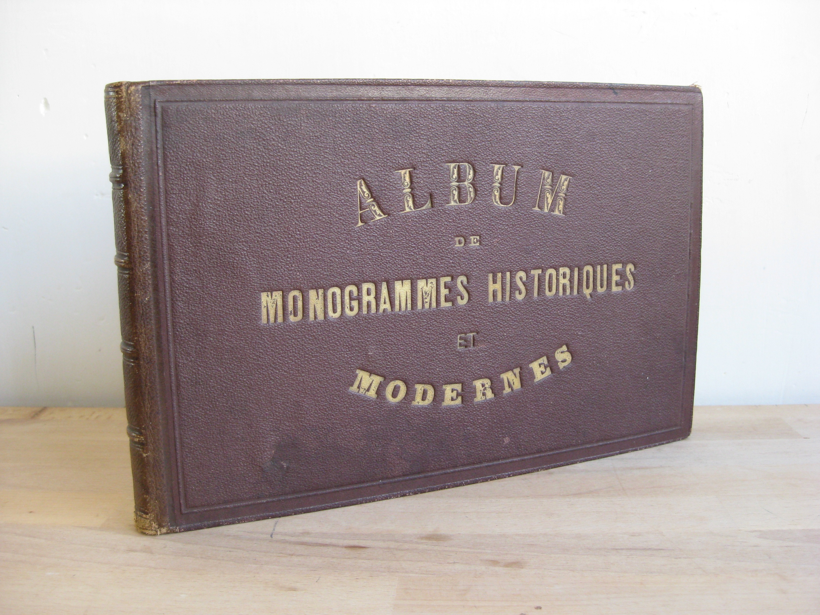 Album de Monogrammes historiques et Modernes (avec plus de 700 monogrammes)