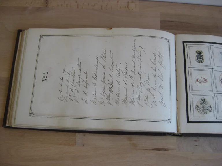 Album de Monogrammes historiques et Modernes (avec plus de 700 monogrammes) Album de Monogrammes historiques et Modernes (avec plus de 700 monogrammes)