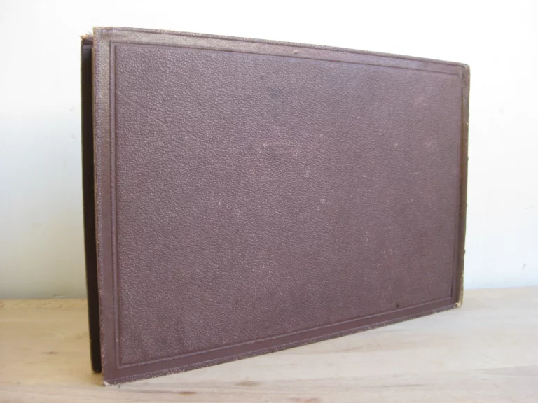 Album de Monogrammes historiques et Modernes (avec plus de 700 monogrammes) Album de Monogrammes historiques et Modernes (avec plus de 700 monogrammes)