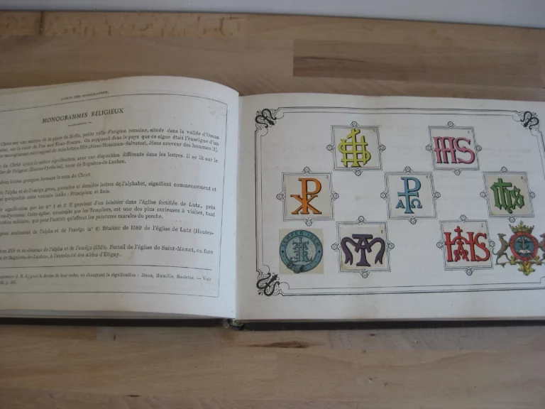 Album de Monogrammes historiques et Modernes (avec plus de 700 monogrammes) Album de Monogrammes historiques et Modernes (avec plus de 700 monogrammes)