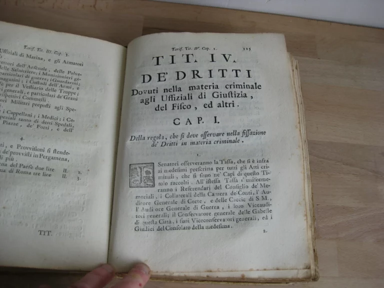 Edito di S.M. riguardante alcune dichiarazioni Sopra le Generali Costitutioni e Contenente la Tariffa degli Emolument