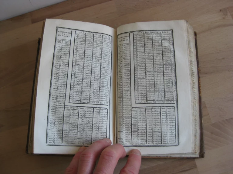 Suite du cours de mathématiques, à l'usage des gardes du pavillon et de la marine Suite du cours de mathématiques, à l'usage des gardes du pavillon et de la marine