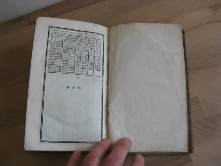 Suite du cours de mathématiques, à l'usage des gardes du pavillon et de la marine Suite du cours de mathématiques, à l'usage des gardes du pavillon et de la marine