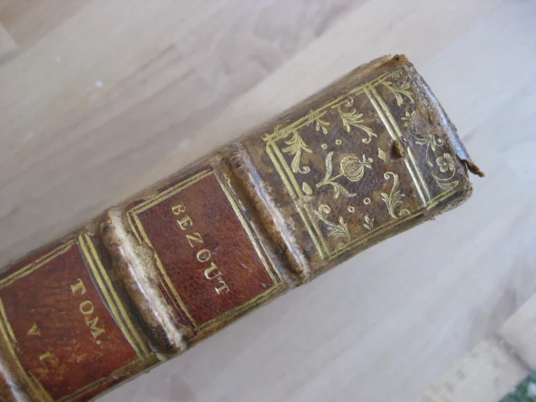 Suite du cours de mathématiques, à l'usage des gardes du pavillon et de la marine Suite du cours de mathématiques, à l'usage des gardes du pavillon et de la marine