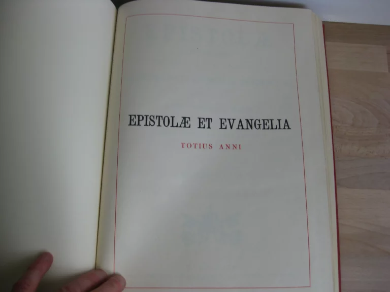 Epistolae et Evangelia Totius Anni. Juxta Typicam editionemMissalis Romani