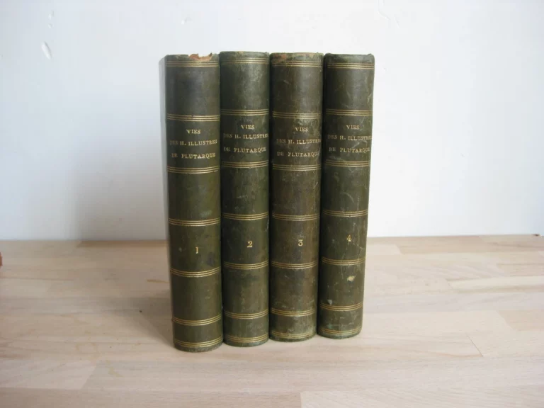 Œuvres complètes de Plutarque. La vie des hommes illustres, 4 tomes, complet Œuvres complètes de Plutarque. La vie des hommes illustres, 4 tomes, complet