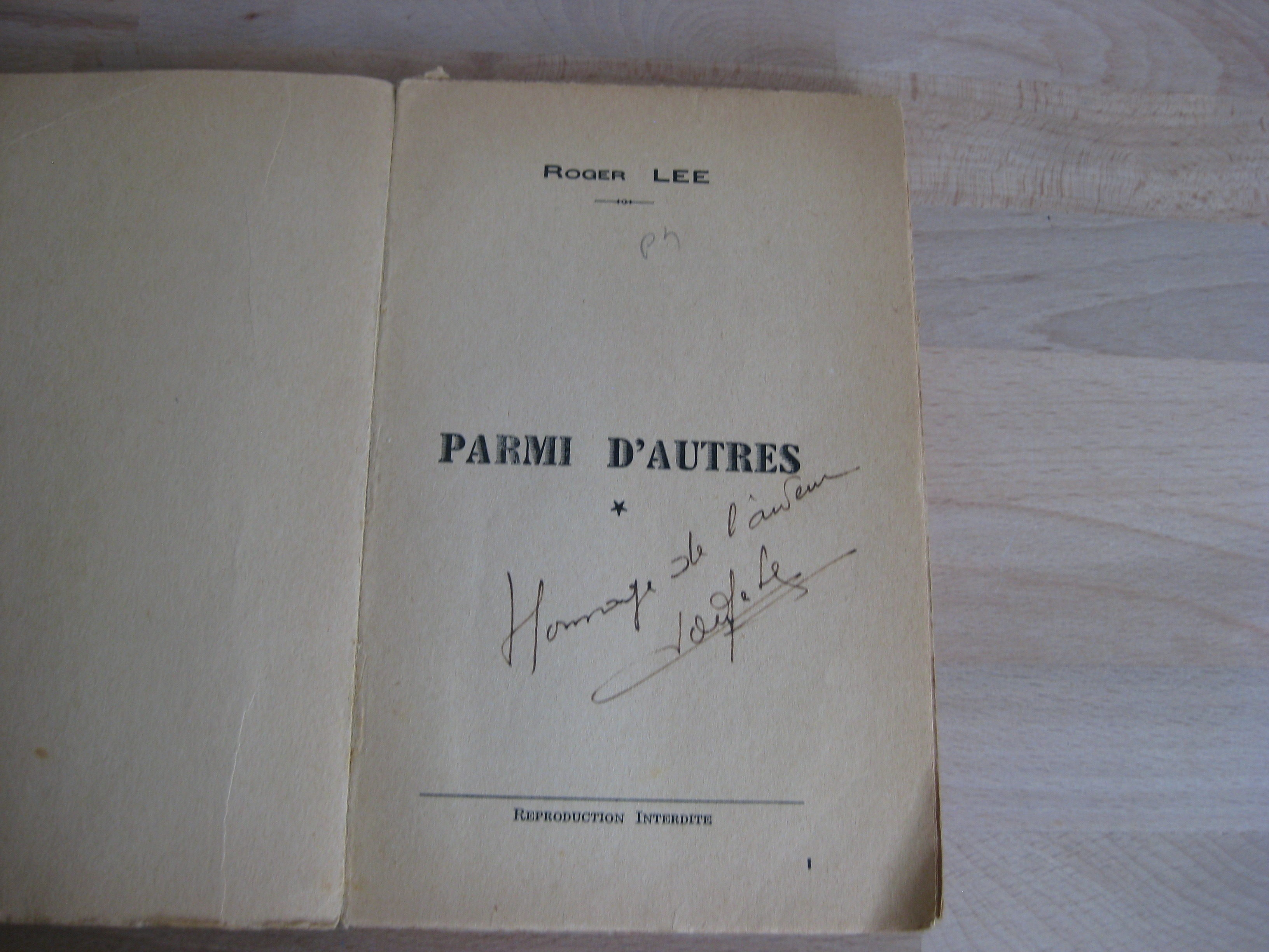 Parmi d'autres - Roger Lee - Signé