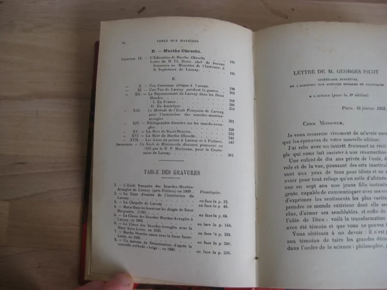 Âmes en prison - L’école française des sourdes-muettes-aveugles et leurs sœurs des deux mondes