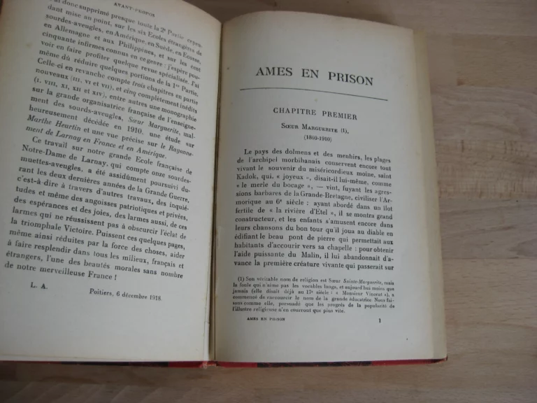 Âmes en prison - L’école française des sourdes-muettes-aveugles et leurs sœurs des deux mondes