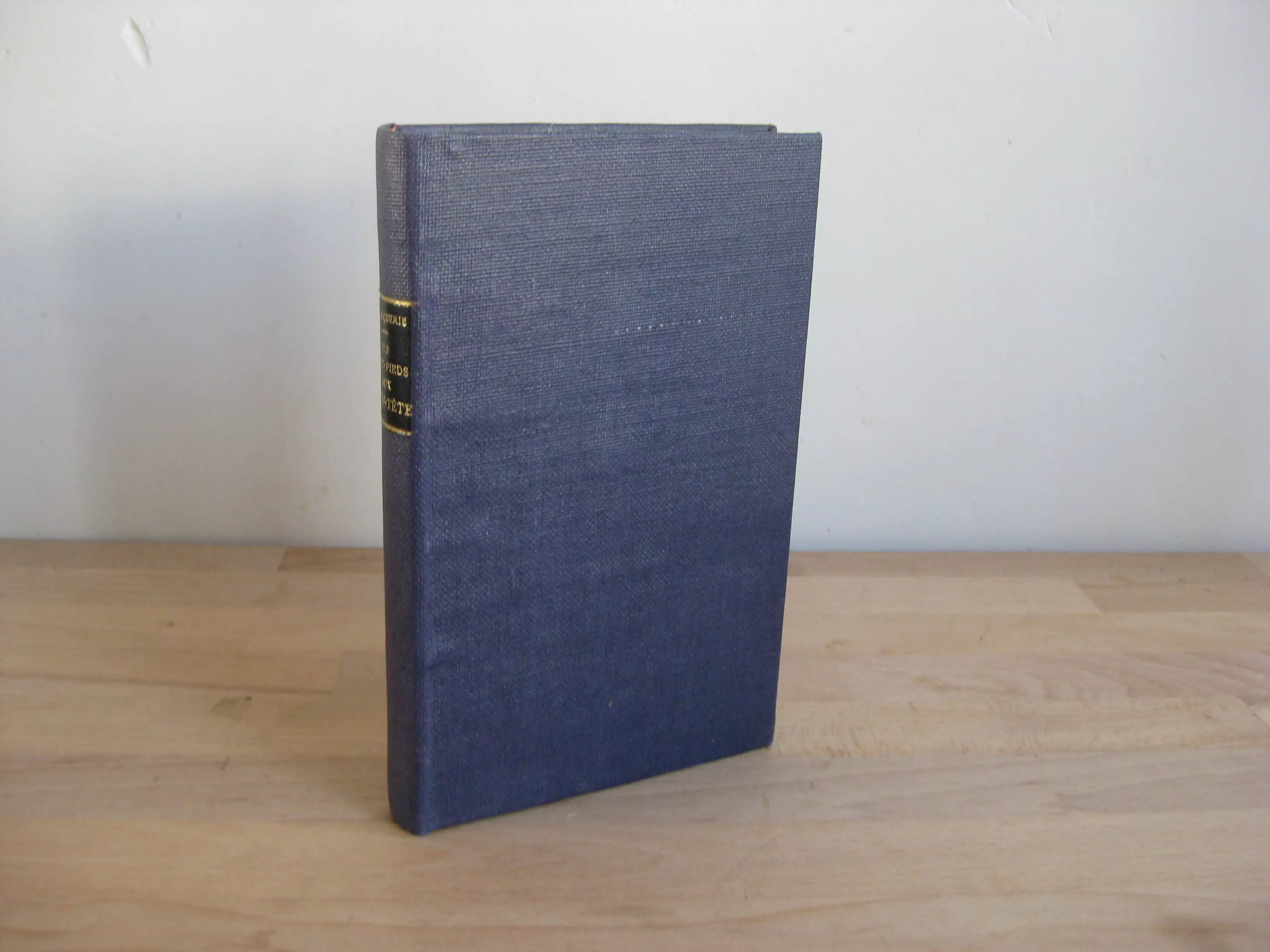 Des va nu pied aux va nu tête. Deux époques - Signé