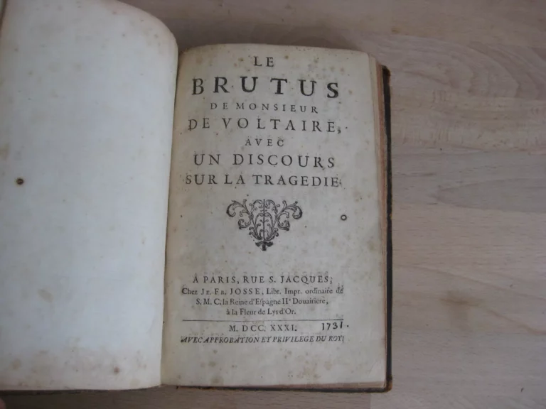 Le Brutus de Monsieur de Voltaire, avec un Discours sur la Tragédie