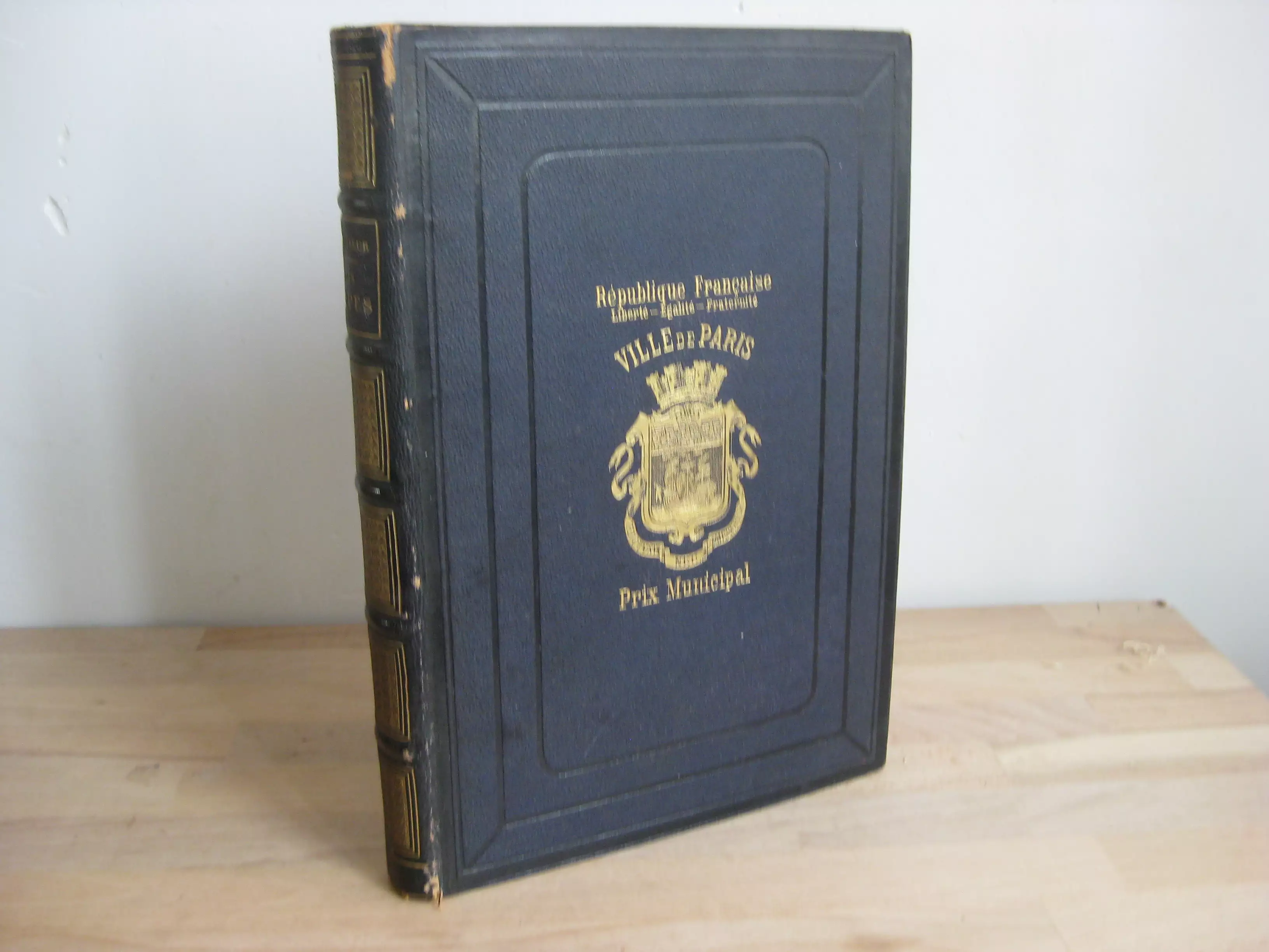 Les alpes et les grandes ascensions. - E. Levasseur