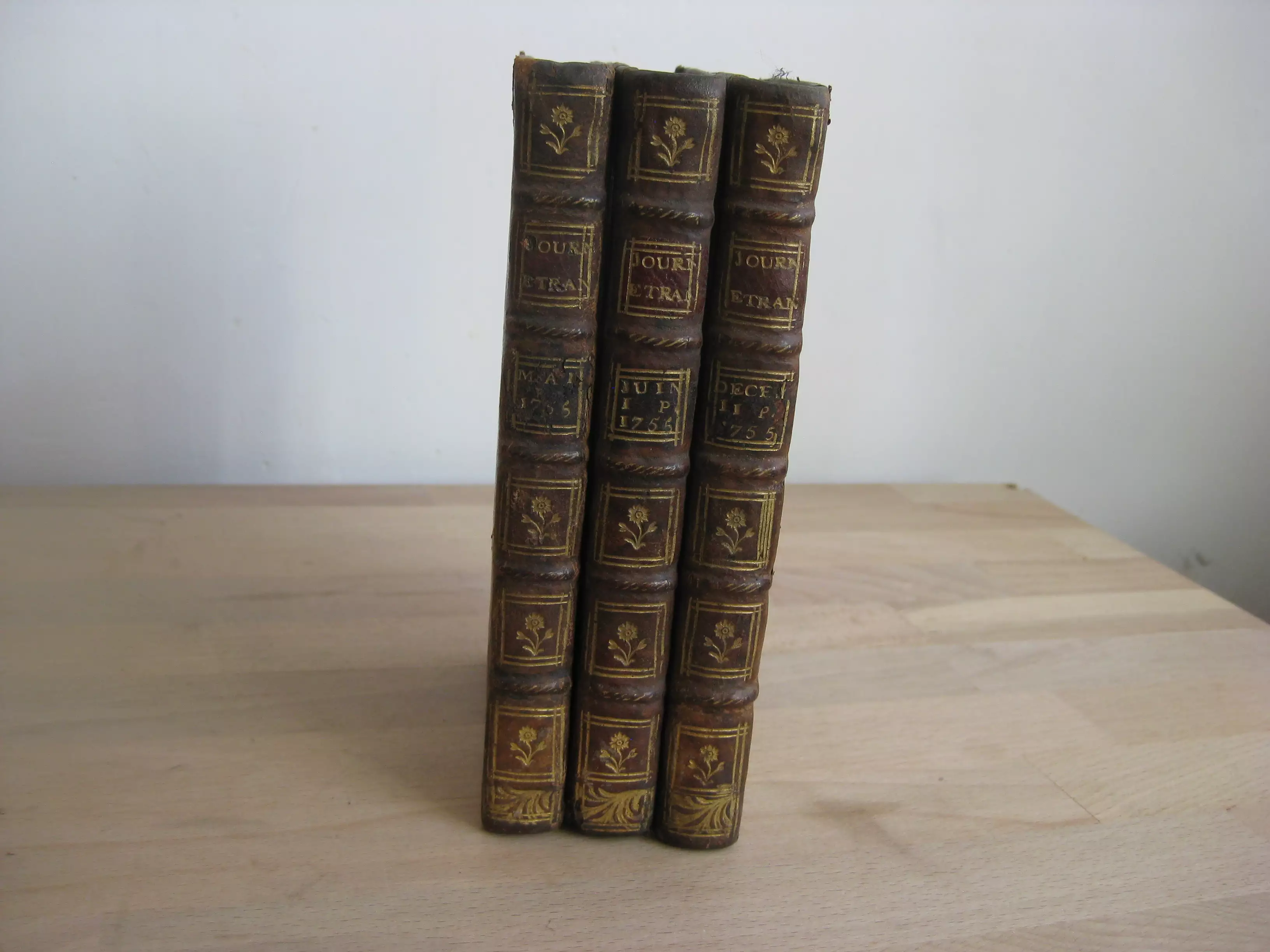 Le Journal étranger, ouvrage périodique. 1755, trois volumes : mai, juin, et décembre (second volume)