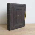 Réunion de 110 monogrammes