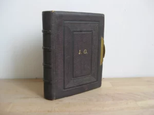 Réunion de 110 monogrammes Réunion de 110 monogrammes
